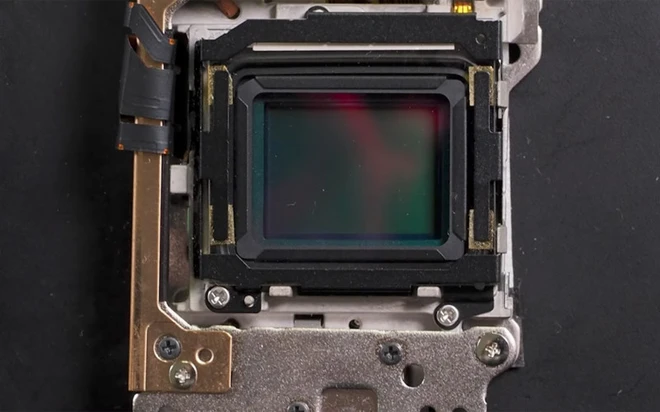 Chỉ cần xem video n&agrave;y bạn sẽ hiểu nguy&ecirc;n l&yacute; hoạt động của chống rung IS v&agrave; IBIS tr&ecirc;n m&aacute;y ảnh - Ảnh 2.