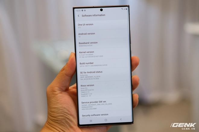 Tr&ecirc;n tay Galaxy Note20/Note20 Ultra vừa ra mắt: Một cứng c&aacute;p, một mềm mại, m&agrave;u đẹp xuất sắc, hợp cả nữ lẫn nam - Ảnh 13.