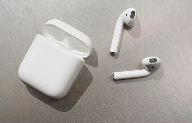 Đ&acirc;y l&agrave; l&yacute; do t&ocirc;i c&oacute; m&ecirc; đến mấy cũng kh&ocirc;ng bao giờ mua AirPods, kể cả h&agrave;ng nh&aacute;i lẫn h&agrave;ng thật - Ảnh 2.