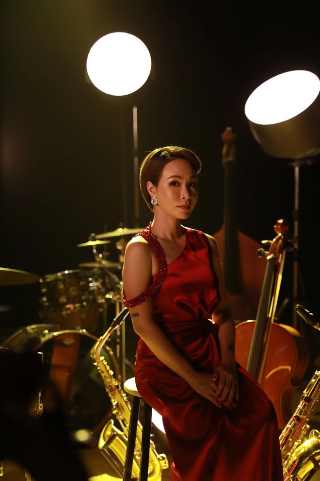 Chưa từng c&oacute;: Mỹ Linh, H&agrave; Trần, Uy&ecirc;n Linh v&agrave; gần 30 nghệ sĩ sẽ quy tụ trong MV đặc biệt ra mắt đ&uacute;ng 30 Tết! - Ảnh 7.