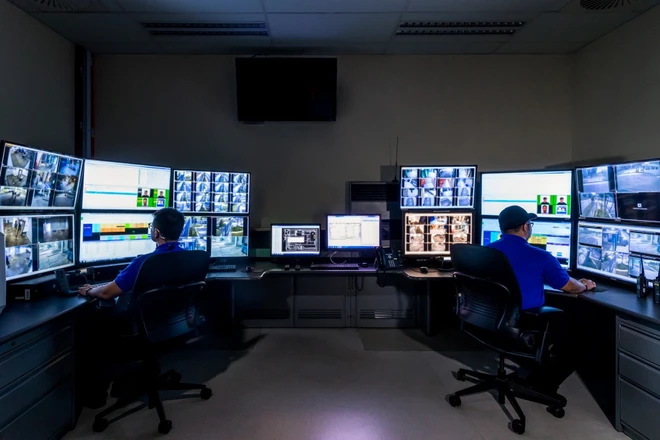 B&ecirc;n trong trung t&acirc;m dữ liệu &lsquo;k&iacute;n cổng cao tường&rsquo; của Google - Ảnh 1.