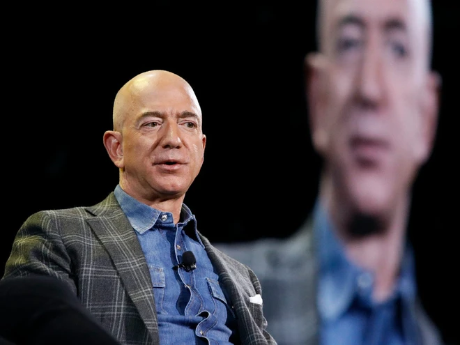 Jeff Bezos nghỉ hưu với khối t&agrave;i sản 203 tỷ USD, gấp 762.012 lần t&agrave;i sản trung b&igrave;nh của một c&ocirc;ng d&acirc;n Mỹ về hưu - Ảnh 2.