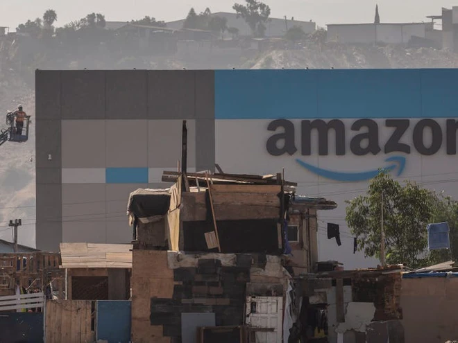 Nh&agrave; kho mới của Amazon được x&acirc;y l&ecirc;n giữa những ng&ocirc;i nh&agrave; mục n&aacute;t ở Mexico - Ảnh 3.