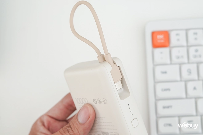 Pin dự phòng Xiaomi này cực đáng mua: Dung lượng 10.000mAh, công suất 33W, tích hợp cả dây sạc mà giá chỉ hơn 400.000 đồng- Ảnh 7. Pin dự phòng Xiaomi này cực đáng mua: Dung lượng 10.000mAh, công suất 33W, tích hợp cả dây sạc mà giá chỉ hơn 400.000 đồng- Ảnh 7.