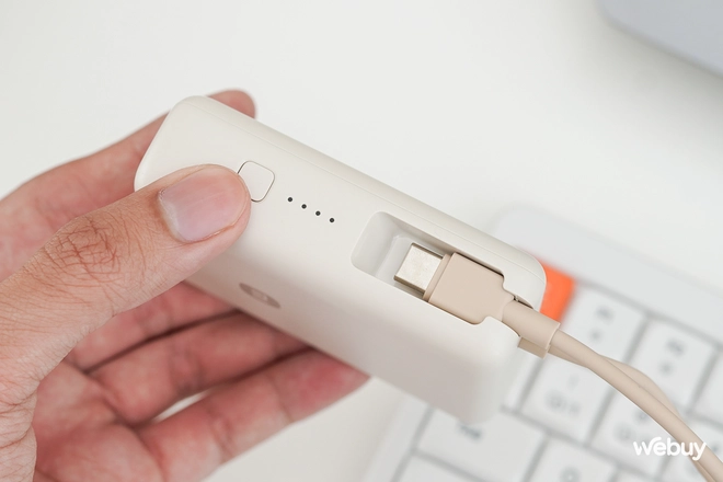 Pin dự phòng Xiaomi này cực đáng mua: Dung lượng 10.000mAh, công suất 33W, tích hợp cả dây sạc mà giá chỉ hơn 400.000 đồng- Ảnh 5. Pin dự phòng Xiaomi này cực đáng mua: Dung lượng 10.000mAh, công suất 33W, tích hợp cả dây sạc mà giá chỉ hơn 400.000 đồng- Ảnh 5.