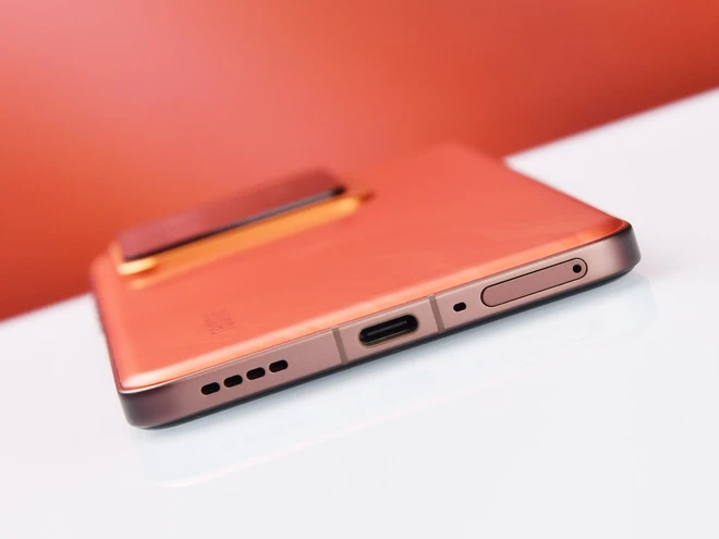 Cận cảnh điện thoại "Sao Hỏa": Mặt lưng cực đẹp, chạy chip Snapdragon 8 Elite mạnh nhất thế giới, sẽ là đối thủ "đáng gờm" của Xiaomi 15- Ảnh 6. Cận cảnh điện thoại "Sao Hỏa": Mặt lưng cực đẹp, chạy chip Snapdragon 8 Elite mạnh nhất thế giới, sẽ là đối thủ "đáng gờm" của Xiaomi 15- Ảnh 6.