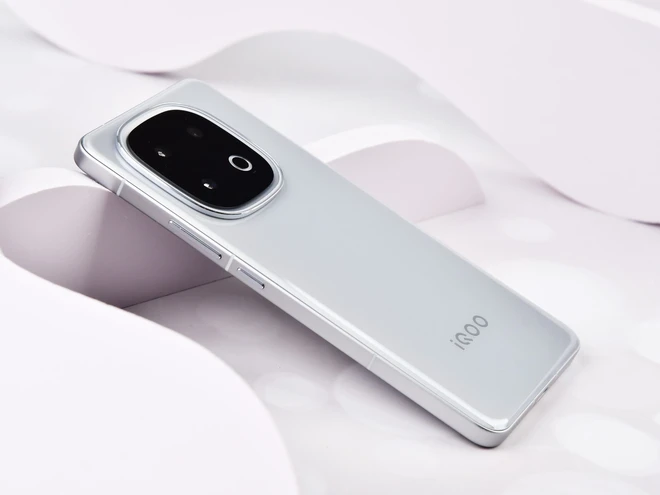 Sắp ra mắt điện thoại chip Snapdragon 8 Elite, điểm hiệu năng AnTuTu hơn 3 triệu, giá rẻ hơn Xiaomi 15- Ảnh 5. Sắp ra mắt điện thoại chip Snapdragon 8 Elite, điểm hiệu năng AnTuTu hơn 3 triệu, giá rẻ hơn Xiaomi 15- Ảnh 5.