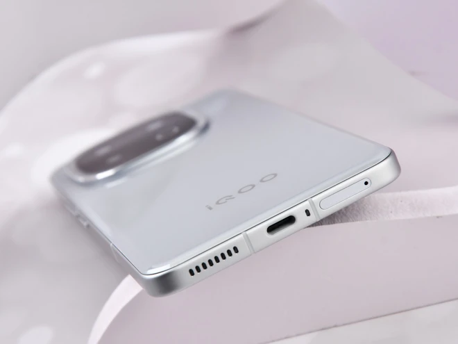 Sắp ra mắt điện thoại chip Snapdragon 8 Elite, điểm hiệu năng AnTuTu hơn 3 triệu, giá rẻ hơn Xiaomi 15- Ảnh 9. Sắp ra mắt điện thoại chip Snapdragon 8 Elite, điểm hiệu năng AnTuTu hơn 3 triệu, giá rẻ hơn Xiaomi 15- Ảnh 9.