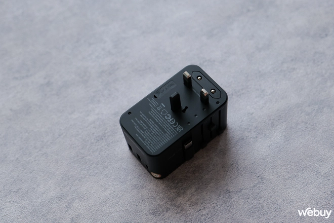 Củ sạc đa năng Mazer InfiniteTravel LinkIF Travel370: Công suất đến 70W, sạc 5 máy cùng lúc, chân cắm dùng được ở 224 nước- Ảnh 7. Củ sạc đa năng Mazer InfiniteTravel LinkIF Travel370: Công suất đến 70W, sạc 5 máy cùng lúc, chân cắm dùng được ở 224 nước- Ảnh 7.