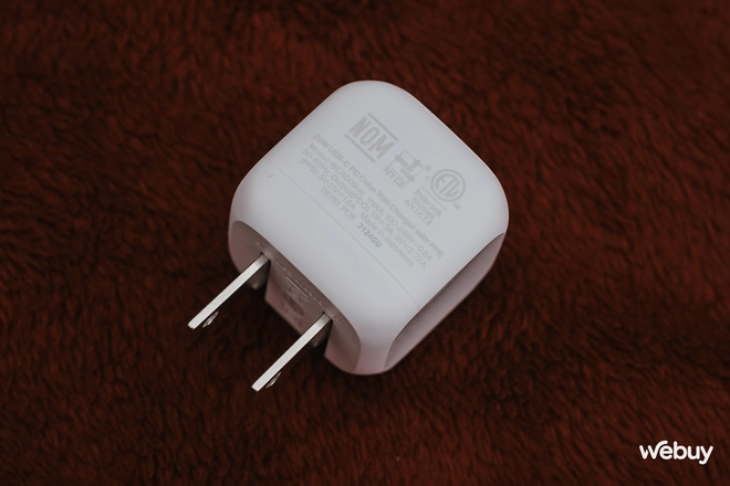 Củ sạc nhanh siêu bé cho người dùng iPhone: Made in Indonesia, nặng chỉ 38g, công suất 20W, giá 300.000 đồng- Ảnh 6. Củ sạc nhanh siêu bé cho người dùng iPhone: Made in Indonesia, nặng chỉ 38g, công suất 20W, giá 300.000 đồng- Ảnh 6.