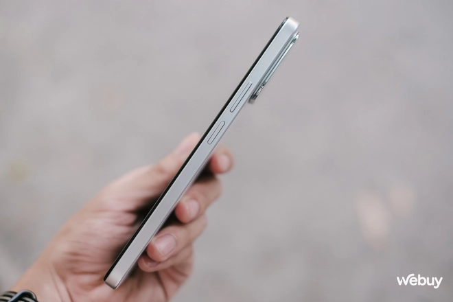 Trên tay smartphone chính hãng giá dưới 5 triệu đồng đáng mua: Camera 108MP, pin 6.000mAh mà lại còn được tặng cả vòng đeo tay thông minh- Ảnh 8. Trên tay smartphone chính hãng giá dưới 5 triệu đồng đáng mua: Camera 108MP, pin 6.000mAh mà lại còn được tặng cả vòng đeo tay thông minh- Ảnh 8.