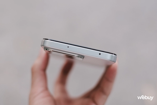 Trên tay smartphone chính hãng giá dưới 5 triệu đồng đáng mua: Camera 108MP, pin 6.000mAh mà lại còn được tặng cả vòng đeo tay thông minh- Ảnh 7. Trên tay smartphone chính hãng giá dưới 5 triệu đồng đáng mua: Camera 108MP, pin 6.000mAh mà lại còn được tặng cả vòng đeo tay thông minh- Ảnh 7.