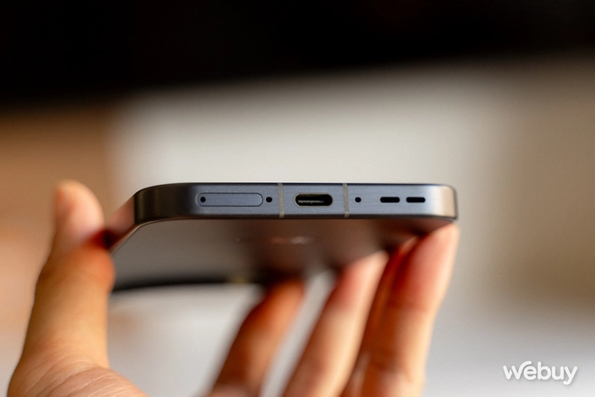 Trên tay OPPO Find X8: Hiệu năng cực mạnh, 3 camera Hasselblad 50MP, màn hình nhỏ, pin to, sạc đầy trong 43 phút- Ảnh 8. Trên tay OPPO Find X8: Hiệu năng cực mạnh, 3 camera Hasselblad 50MP, màn hình nhỏ, pin to, sạc đầy trong 43 phút- Ảnh 8.