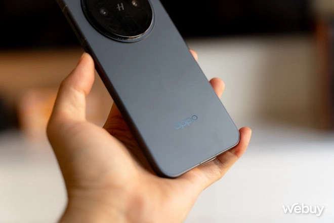 Trên tay OPPO Find X8: Hiệu năng cực mạnh, 3 camera Hasselblad 50MP, màn hình nhỏ, pin to, sạc đầy trong 43 phút- Ảnh 6. Trên tay OPPO Find X8: Hiệu năng cực mạnh, 3 camera Hasselblad 50MP, màn hình nhỏ, pin to, sạc đầy trong 43 phút- Ảnh 6.