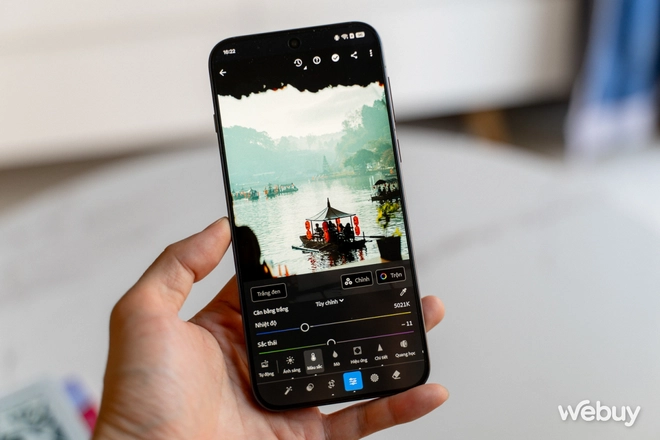 Trên tay OPPO Find X8: Hiệu năng cực mạnh, 3 camera Hasselblad 50MP, màn hình nhỏ, pin to, sạc đầy trong 43 phút- Ảnh 11. Trên tay OPPO Find X8: Hiệu năng cực mạnh, 3 camera Hasselblad 50MP, màn hình nhỏ, pin to, sạc đầy trong 43 phút- Ảnh 11.