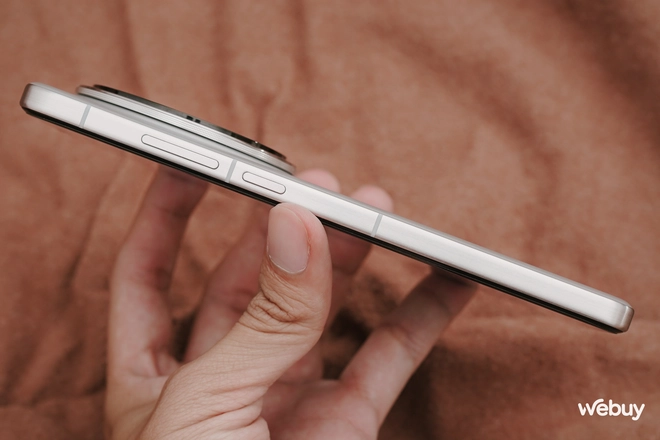 Trên tay điện thoại khiến Việt Nam có tuyết rơi- Ảnh 14. Trên tay điện thoại khiến Việt Nam có tuyết rơi- Ảnh 14.