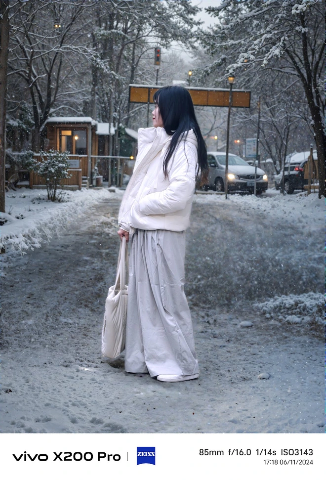 Trên tay điện thoại khiến Việt Nam có tuyết rơi- Ảnh 37. Trên tay điện thoại khiến Việt Nam có tuyết rơi- Ảnh 37.