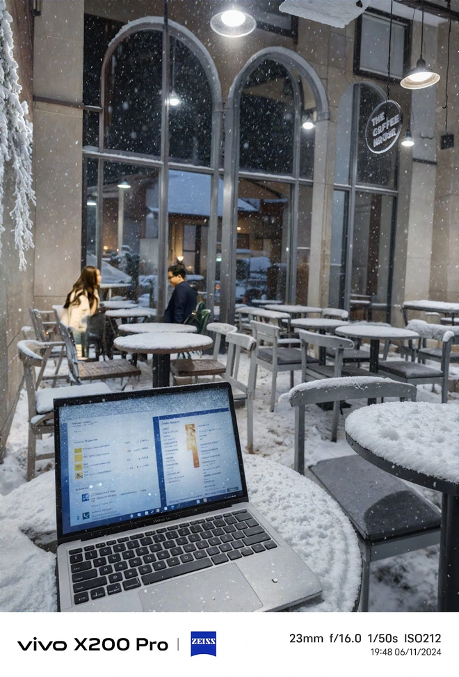 Trên tay điện thoại khiến Việt Nam có tuyết rơi- Ảnh 45. Trên tay điện thoại khiến Việt Nam có tuyết rơi- Ảnh 45.