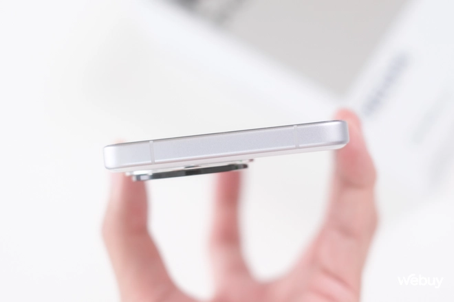 Trên tay điện thoại Xiaomi giá chỉ hơn 13 triệu nhưng trang bị chip Snapdragon 8 Elite cực mạnh, thiết kế đẹp, pin 6.000mAh, có cả vân tay siêu âm- Ảnh 11. Trên tay điện thoại Xiaomi giá chỉ hơn 13 triệu nhưng trang bị chip Snapdragon 8 Elite cực mạnh, thiết kế đẹp, pin 6.000mAh, có cả vân tay siêu âm- Ảnh 11.