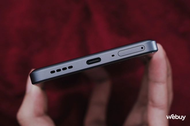 Trên tay điện thoại pin 7.000mAh, hiệu năng AnTuTu 2 triệu điểm, giá chỉ hơn 7 triệu đồng- Ảnh 9. Trên tay điện thoại pin 7.000mAh, hiệu năng AnTuTu 2 triệu điểm, giá chỉ hơn 7 triệu đồng- Ảnh 9.