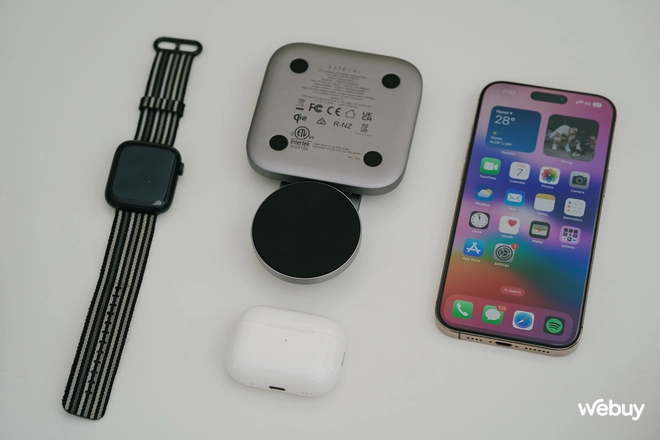 Đế sạc không dây cao cấp 3 trong 1 cho người dùng "hệ Táo": Sạc đồng thời iPhone, AirPods, Apple Watch, tặng kèm cả củ và dây sạc, giá 3,49 triệu đồng- Ảnh 7. Đế sạc không dây cao cấp 3 trong 1 cho người dùng "hệ Táo": Sạc đồng thời iPhone, AirPods, Apple Watch, tặng kèm cả củ và dây sạc, giá 3,49 triệu đồng- Ảnh 7.