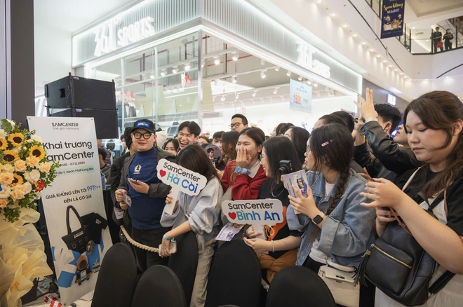 SamCenter thứ 33 mở tại Aeon Mall Long Biên: Giảm giá 60% cho Z Flip6, S24 FE..., nhiều quà tặng tổng trị giá hơn 99 triệu- Ảnh 7. SamCenter thứ 33 mở tại Aeon Mall Long Biên: Giảm giá 60% cho Z Flip6, S24 FE..., nhiều quà tặng tổng trị giá hơn 99 triệu- Ảnh 7.