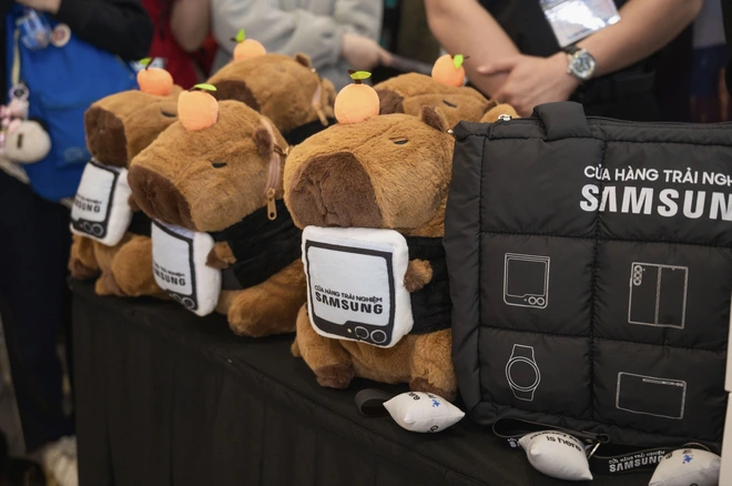 SamCenter thứ 33 mở tại Aeon Mall Long Biên: Giảm giá 60% cho Z Flip6, S24 FE..., nhiều quà tặng tổng trị giá hơn 99 triệu- Ảnh 3. SamCenter thứ 33 mở tại Aeon Mall Long Biên: Giảm giá 60% cho Z Flip6, S24 FE..., nhiều quà tặng tổng trị giá hơn 99 triệu- Ảnh 3.