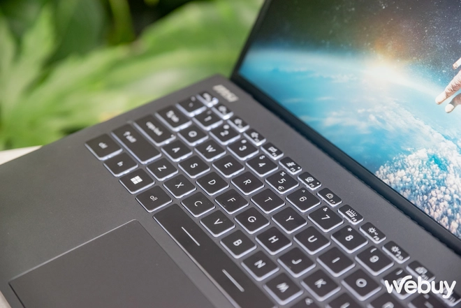 Trải nghiệm nhanh MSI Prestige 13 AI Evo: Ngoại hình không thay đổi, bù lại nhẹ hơn cả Macbook Air, trang bị Intel mới nhất với giá từ 34 triệu đồng- Ảnh 17. Trải nghiệm nhanh MSI Prestige 13 AI Evo: Ngoại hình không thay đổi, bù lại nhẹ hơn cả Macbook Air, trang bị Intel mới nhất với giá từ 34 triệu đồng- Ảnh 17.