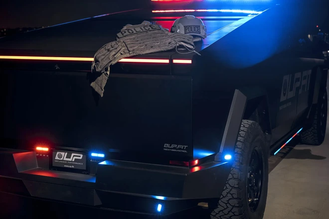 Tesla Cybertruck 'biến hình' sẽ được cung cấp cho các tổ chức cảnh sát Mỹ vào cuối năm nay!- Ảnh 7. Tesla Cybertruck 'biến hình' sẽ được cung cấp cho các tổ chức cảnh sát Mỹ vào cuối năm nay!- Ảnh 7.
