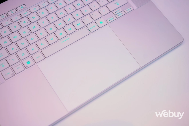 Cận cảnh loạt laptop gaming tích hợp vi xử lý AMD Ryzen AI "khủng" của ASUS ROG- Ảnh 12. Cận cảnh loạt laptop gaming tích hợp vi xử lý AMD Ryzen AI "khủng" của ASUS ROG- Ảnh 12.