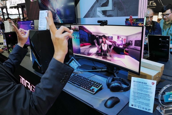 MSI cùng những linh kiện máy tính 'độc lạ' tại Computex 2024: PC tích hợp màn hình trên vỏ, GPU và SSD tản nhiệt bằng chất lỏng- Ảnh 13. MSI cùng những linh kiện máy tính 'độc lạ' tại Computex 2024: PC tích hợp màn hình trên vỏ, GPU và SSD tản nhiệt bằng chất lỏng- Ảnh 13.