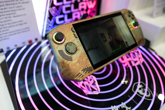 Cận cảnh loạt thiết bị gaming mới của MSI: Laptop kết hợp cùng AMG, máy chơi game cầm tay dùng Intel Lunar Lake- Ảnh 18. Cận cảnh loạt thiết bị gaming mới của MSI: Laptop kết hợp cùng AMG, máy chơi game cầm tay dùng Intel Lunar Lake- Ảnh 18.