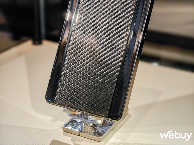 Đây là chiếc điện thoại Vertu vừa ra mắt: Chip Snapdragon từ 2 năm trước, giá không phải ai cũng mua được- Ảnh 7. Đây là chiếc điện thoại Vertu vừa ra mắt: Chip Snapdragon từ 2 năm trước, giá không phải ai cũng mua được- Ảnh 7.