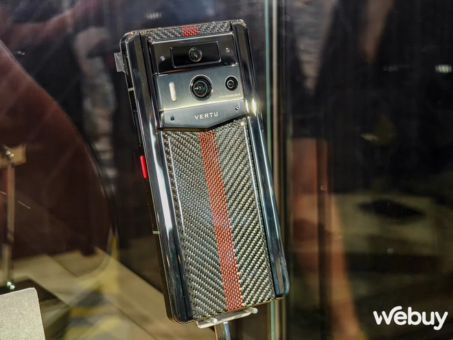 Đây là chiếc điện thoại Vertu vừa ra mắt: Chip Snapdragon từ 2 năm trước, giá không phải ai cũng mua được- Ảnh 8. Đây là chiếc điện thoại Vertu vừa ra mắt: Chip Snapdragon từ 2 năm trước, giá không phải ai cũng mua được- Ảnh 8.