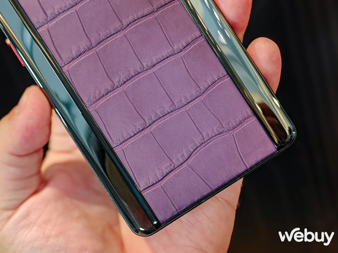 Đây là chiếc điện thoại Vertu vừa ra mắt: Chip Snapdragon từ 2 năm trước, giá không phải ai cũng mua được- Ảnh 6. Đây là chiếc điện thoại Vertu vừa ra mắt: Chip Snapdragon từ 2 năm trước, giá không phải ai cũng mua được- Ảnh 6.