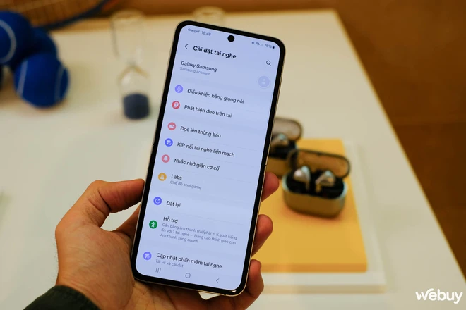 Trên tay Samsung Galaxy Buds3 Series: Thiết kế hoàn toàn mới với đèn LED, tích hợp AI, muốn có In-ear thì phải "lên Pro"- Ảnh 11. Trên tay Samsung Galaxy Buds3 Series: Thiết kế hoàn toàn mới với đèn LED, tích hợp AI, muốn có In-ear thì phải "lên Pro"- Ảnh 11.