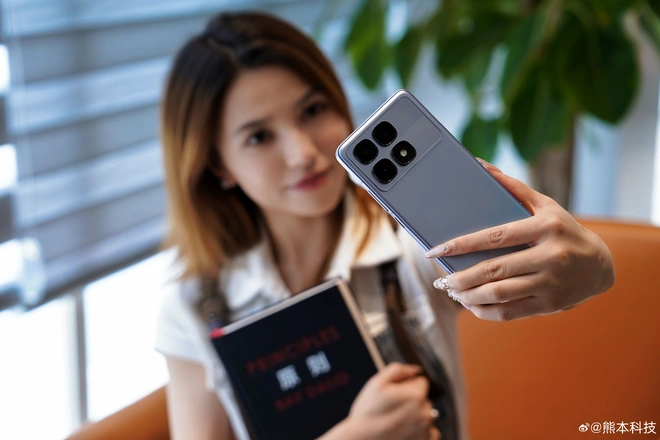 Ảnh thực tế Xiaomi Redmi K70 Ultra: Chip Dimensity 9300+ mạnh hơn cả Snapdragon 8 Gen 3, giá chỉ 9 triệu đồng- Ảnh 24. Ảnh thực tế Xiaomi Redmi K70 Ultra: Chip Dimensity 9300+ mạnh hơn cả Snapdragon 8 Gen 3, giá chỉ 9 triệu đồng- Ảnh 24.