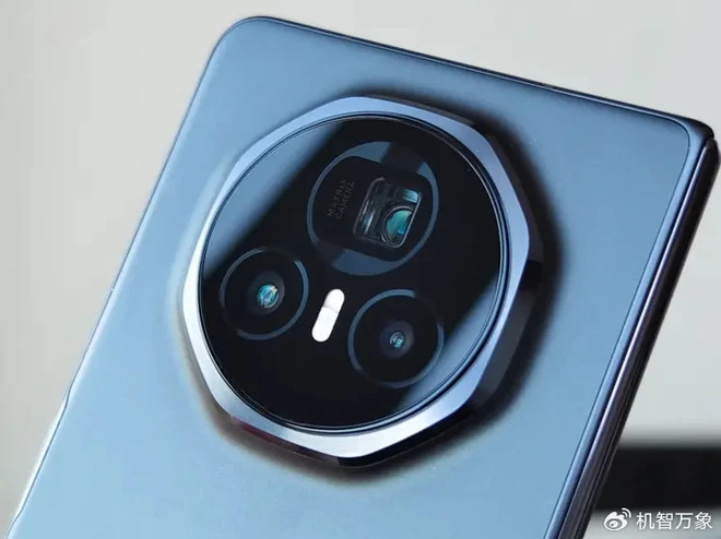 Đối thủ của Galaxy Z Fold6 lộ diện: Thiết kế mỏng nhất thế giới, chip Snapdragon 8 Gen 3, camera chụp siêu đẹp- Ảnh 2. Đối thủ của Galaxy Z Fold6 lộ diện: Thiết kế mỏng nhất thế giới, chip Snapdragon 8 Gen 3, camera chụp siêu đẹp- Ảnh 2.