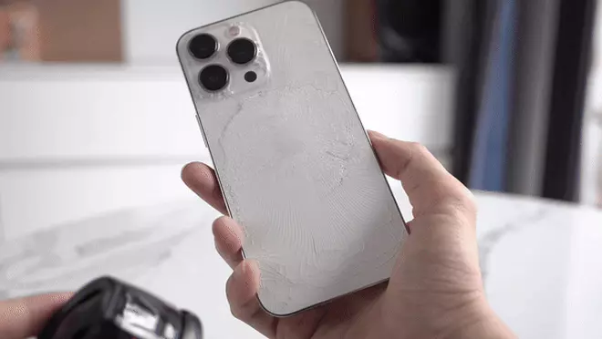 Loa mini này tích hợp Magsafe hút dính vào lưng iPhone, âm thanh trầm ấm, thêm LED đổi màu, giá sale khoảng 400.000đ- Ảnh 8. Loa mini này tích hợp Magsafe hút dính vào lưng iPhone, âm thanh trầm ấm, thêm LED đổi màu, giá sale khoảng 400.000đ- Ảnh 8.