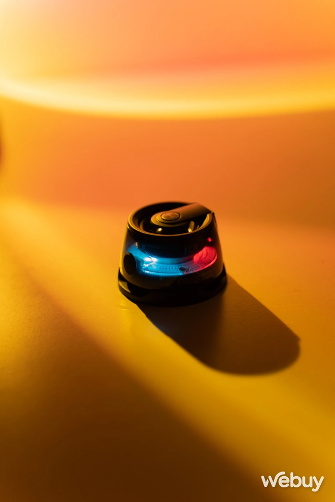 Loa mini này tích hợp Magsafe hút dính vào lưng iPhone, âm thanh trầm ấm, thêm LED đổi màu, giá sale khoảng 400.000đ- Ảnh 12. Loa mini này tích hợp Magsafe hút dính vào lưng iPhone, âm thanh trầm ấm, thêm LED đổi màu, giá sale khoảng 400.000đ- Ảnh 12.