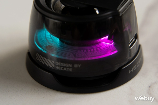 Loa mini này tích hợp Magsafe hút dính vào lưng iPhone, âm thanh trầm ấm, thêm LED đổi màu, giá sale khoảng 400.000đ- Ảnh 6. Loa mini này tích hợp Magsafe hút dính vào lưng iPhone, âm thanh trầm ấm, thêm LED đổi màu, giá sale khoảng 400.000đ- Ảnh 6.