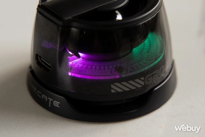 Loa mini này tích hợp Magsafe hút dính vào lưng iPhone, âm thanh trầm ấm, thêm LED đổi màu, giá sale khoảng 400.000đ- Ảnh 3. Loa mini này tích hợp Magsafe hút dính vào lưng iPhone, âm thanh trầm ấm, thêm LED đổi màu, giá sale khoảng 400.000đ- Ảnh 3.