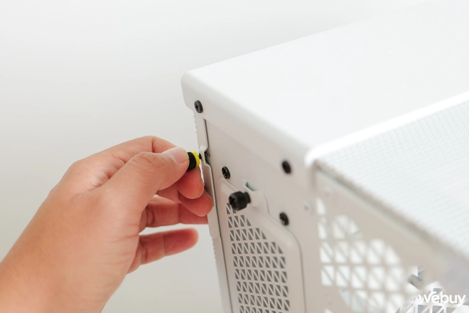 Trên tay Corsair 6500X: 2 mặt kính "lộ thiên", khoang kép giúp giấu dây dễ dàng và thoáng mát, giá gần 4,6 triệu đồng- Ảnh 14. Trên tay Corsair 6500X: 2 mặt kính "lộ thiên", khoang kép giúp giấu dây dễ dàng và thoáng mát, giá gần 4,6 triệu đồng- Ảnh 14.