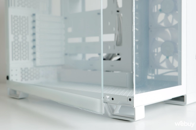 Trên tay Corsair 6500X: 2 mặt kính "lộ thiên", khoang kép giúp giấu dây dễ dàng và thoáng mát, giá gần 4,6 triệu đồng- Ảnh 6. Trên tay Corsair 6500X: 2 mặt kính "lộ thiên", khoang kép giúp giấu dây dễ dàng và thoáng mát, giá gần 4,6 triệu đồng- Ảnh 6.