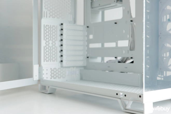 Trên tay Corsair 6500X: 2 mặt kính "lộ thiên", khoang kép giúp giấu dây dễ dàng và thoáng mát, giá gần 4,6 triệu đồng- Ảnh 7. Trên tay Corsair 6500X: 2 mặt kính "lộ thiên", khoang kép giúp giấu dây dễ dàng và thoáng mát, giá gần 4,6 triệu đồng- Ảnh 7.