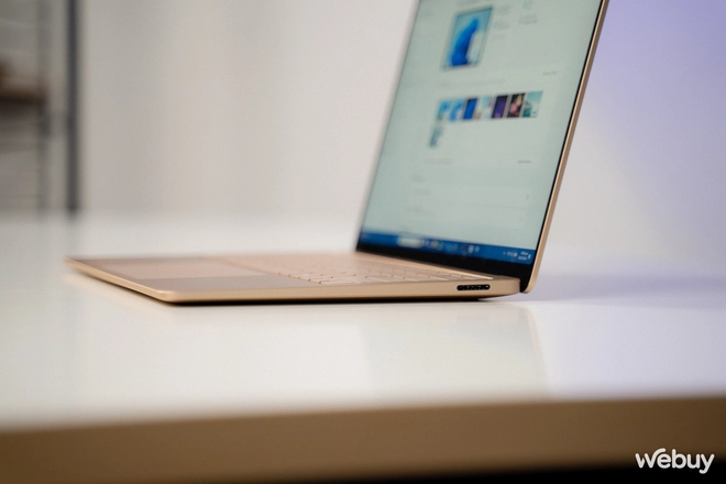 Trên tay Surface Laptop 7 dùng Snapdragon X Elite hàng hiếm tại Việt Nam: Chiếc Macbook của thế giới Windows là đây?- Ảnh 12. Trên tay Surface Laptop 7 dùng Snapdragon X Elite hàng hiếm tại Việt Nam: Chiếc Macbook của thế giới Windows là đây?- Ảnh 12.