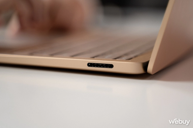 Trên tay Surface Laptop 7 dùng Snapdragon X Elite hàng hiếm tại Việt Nam: Chiếc Macbook của thế giới Windows là đây?- Ảnh 11. Trên tay Surface Laptop 7 dùng Snapdragon X Elite hàng hiếm tại Việt Nam: Chiếc Macbook của thế giới Windows là đây?- Ảnh 11.