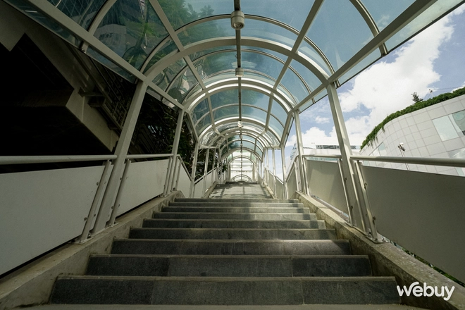 Cuối tuần đi metro Nhổn - Ga Hà Nội: Lướt nhanh, điều hòa mát, vẫn đang miễn phí vé- Ảnh 6. Cuối tuần đi metro Nhổn - Ga Hà Nội: Lướt nhanh, điều hòa mát, vẫn đang miễn phí vé- Ảnh 6.