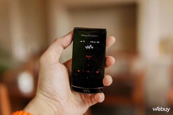 16 năm trước fan Sony Ericsson "mơ" về combo nghe nhạc này, giá bán còn đắt hơn iPhone cùng thời- Ảnh 15. 16 năm trước fan Sony Ericsson "mơ" về combo nghe nhạc này, giá bán còn đắt hơn iPhone cùng thời- Ảnh 15.