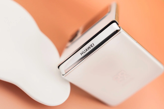 Cận cảnh Huawei nova Flip: Thiết kế mỏng nhẹ, bản lề bền bỉ, màn hình phụ hơi nhỏ tí nhưng vẫn ổn, giá rẻ hơn Xiaomi MIX Flip- Ảnh 23. Cận cảnh Huawei nova Flip: Thiết kế mỏng nhẹ, bản lề bền bỉ, màn hình phụ hơi nhỏ tí nhưng vẫn ổn, giá rẻ hơn Xiaomi MIX Flip- Ảnh 23.